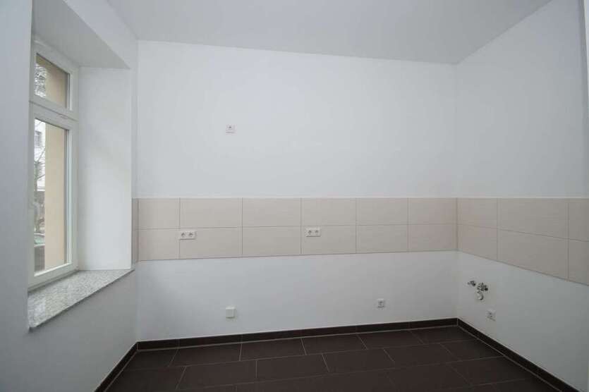 mit 360° Rundgang! Sanierte 2 Zimmer mit Balkon + großer Küche am Brühl!