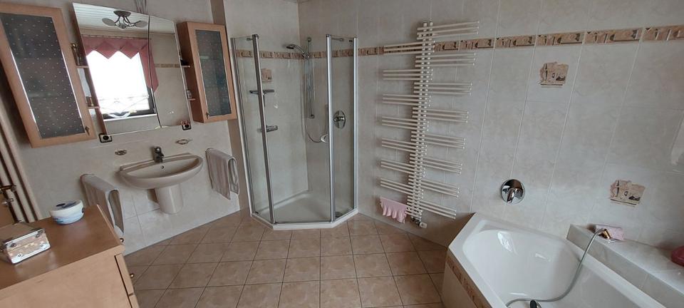 Wunderschönes, renoviertes Einfamilienhaus in Stadtrandlage 7 zimmer