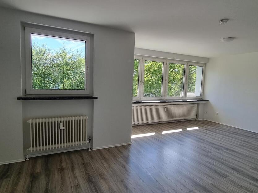 Blick ins Grüne: Helle 4-Zimmer-Wohnung mit Balkon, Einbauküche und toller Raumaufteilung!