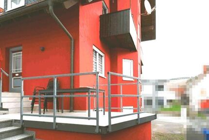 Doppelhaushälfte mit neuer Einbauküche, Carport für zwei Fahrzeuge und Stellplatz für PKW am Haus 6 zimmer