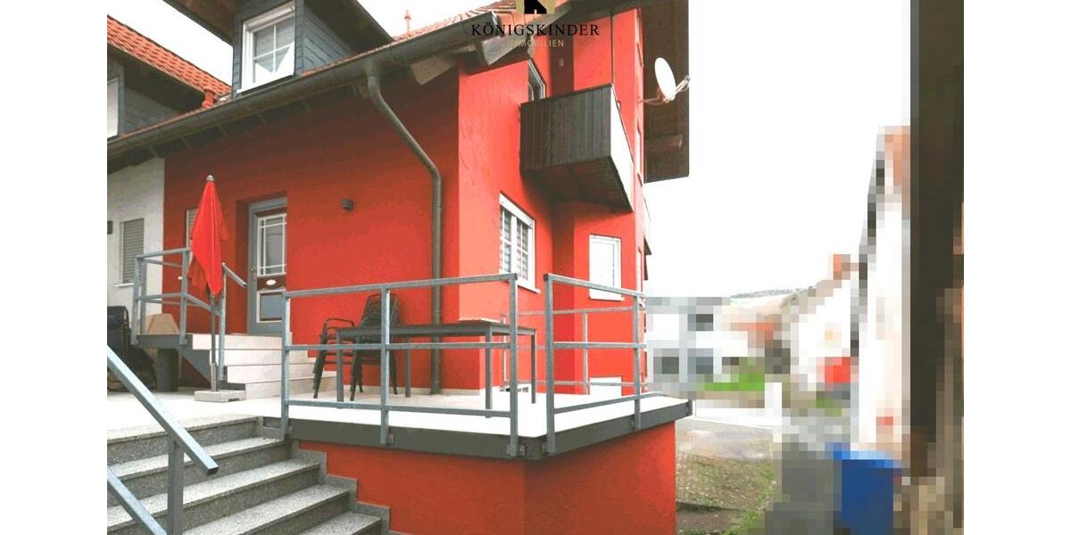 Doppelhaushälfte mit neuer Einbauküche, Carport für zwei Fahrzeuge und Stellplatz für PKW am Haus 6 zimmer