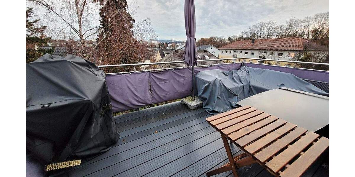 Gepflegte Wohnung mit toller Dachterrasse in idealer Lage! 4 zimmer