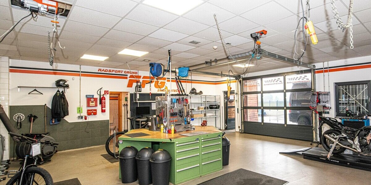 Vielseitige Werkstatt mit großzügiger Freifläche und Raum für Ideen - Gewerbeobjekt Eschlkam | Angebot:24787949