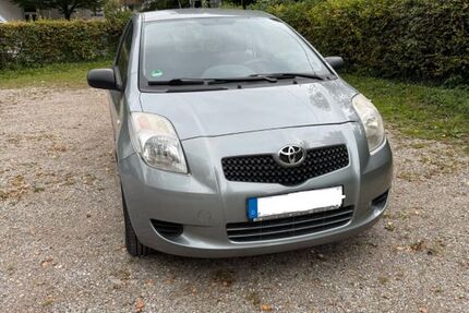 Toyota Yaris 81.188 km 3.900 € München 81479