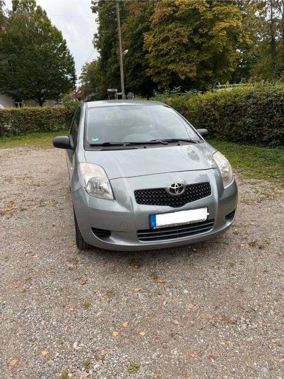 Toyota Yaris 81.188 km 3.900 € München 81479