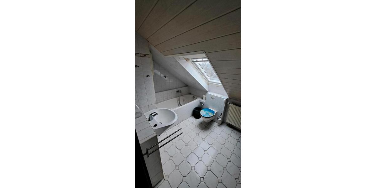 Dachgeschoßwohnung Oelsnitz (Erzgebirge) - 3 Zimmer, 86 m&sup2;, 89.000&euro; | Angebot:24788142