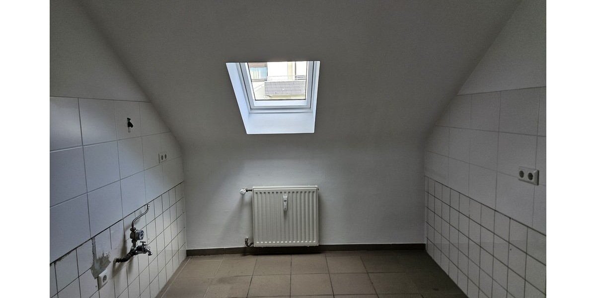 Moderne Dachgeschosswohnung in ruhiger Lage - Dachgeschoßwohnung Königswinter | Angebot:24863857