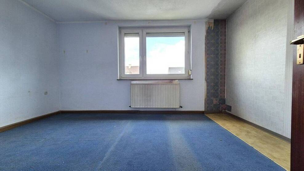 Flexible Raumgestaltung - sanierungsbedürftige 3- oder VierZimmerwohnung in Ludwigsburg-Ost