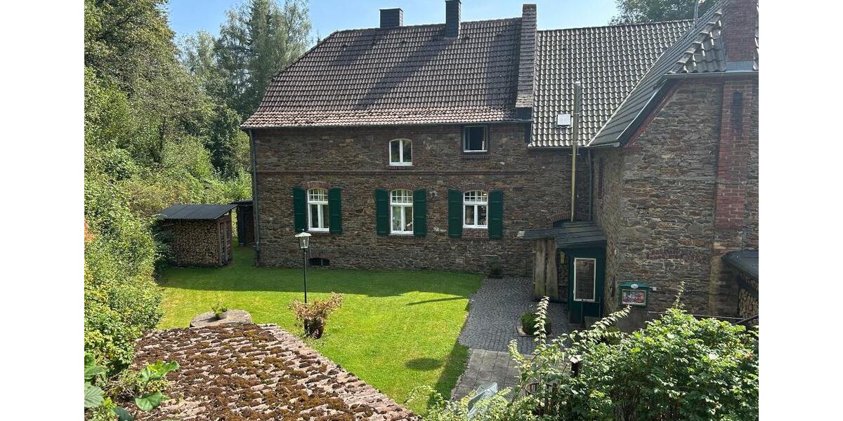 Einfamilienhaus Hellenthal - 9 Zimmer, 220 m&sup2;, 629.000&euro; | Angebot:27009180