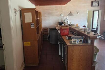 Gewerbliche Gastroküche zu vermieten – inkl. zusätzlichem Gastraum (BüroLager) zimmer