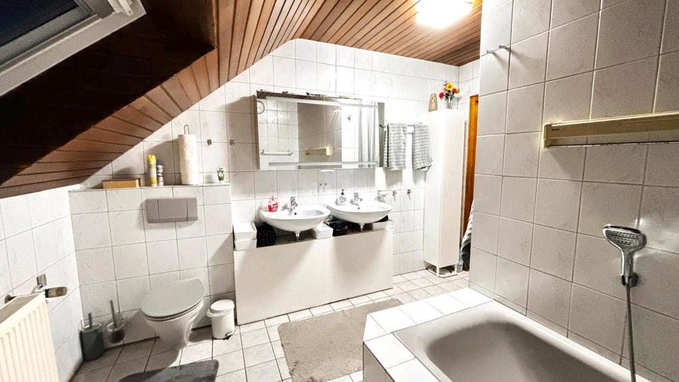 Dachgeschoßwohnung Homburg - 5 Zimmer, 112 m&sup2;, 800&euro; | Angebot:26426547