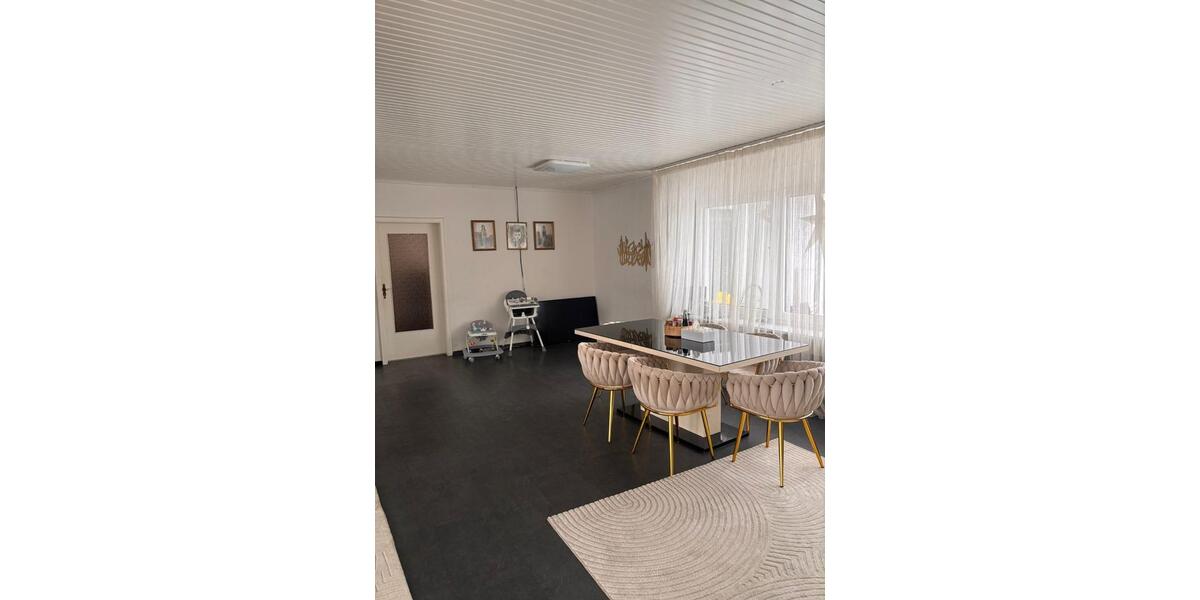 Einfamilienhaus Harrislee - 8 Zimmer, 300 m&sup2;, 4.500&euro; | Angebot:25342145