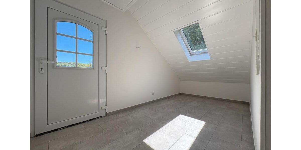 Dachgeschoßwohnung Dillenburg - 4 Zimmer, 94 m&sup2;, 215.000&euro; | Angebot:26402904