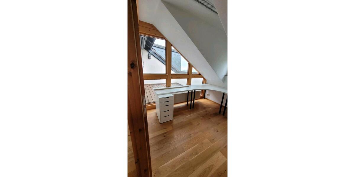 Dachgeschoßwohnung Saalfeld (Saale) - 4 Zimmer, 110 m&sup2;, 750&euro; | Angebot:26327528