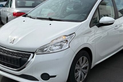 Peugeot 208 86.620 km 3.300 &euro; Fulda 36100