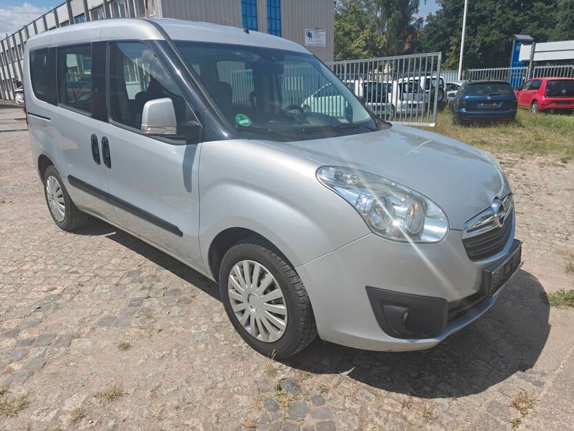 Opel Combo 73.000 km 7.990 € Heimburg 38889