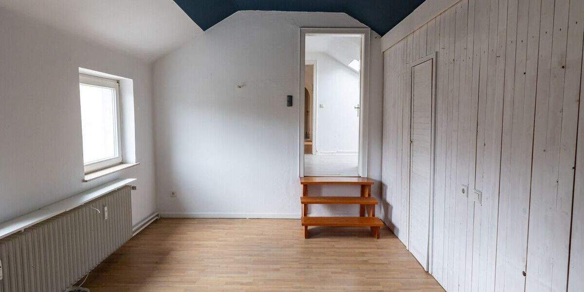 Mehrfamilienhaus, Wohnhaus Delmenhorst Iprump/Varrelgraben - 7 Zimmer, 286 m&sup2;, 333.000&euro; | Angebot:23960321