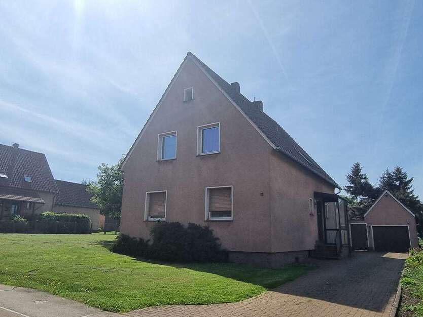 Haus zum Kaufen in Porta Westfalica 185.000 € 200 m²