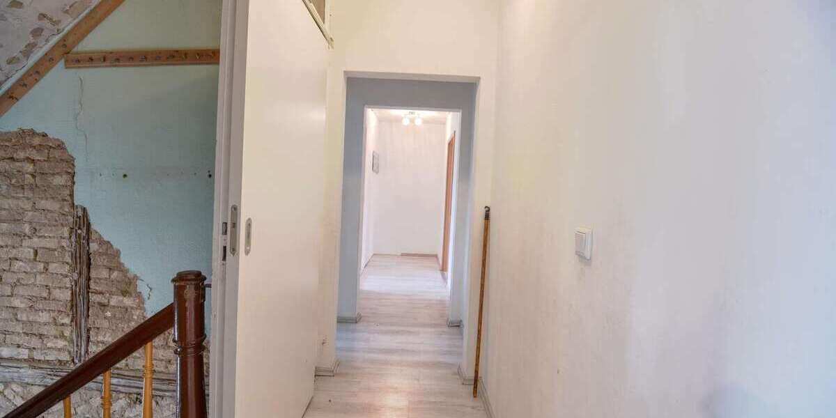 Bezugfsfreie 6 ZKBB mit XL-Panoramaterrasse & Gemeinschaftsgarten Gepflegtes 2FH mit Garage - Etagenwohnung Mannheim Sandhofen | Angebot:26749567