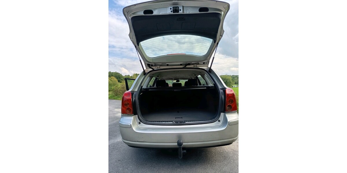 Toyota Avensis 215.000 km 7.000 € Dinslaken 46535