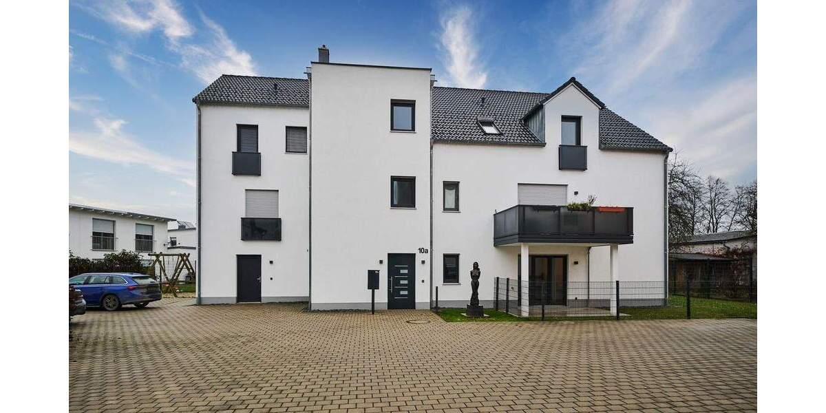 Straubing: Großzügige 3-Zimmer-Wohnung im 1.OG mit Aufzug, großen Balkon und Stellplatz 3 zimmer