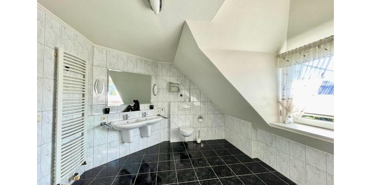 Einfamilienhaus Cloppenburg - 6 Zimmer, 219 m&sup2;, 1.800&euro; | Angebot:25935012