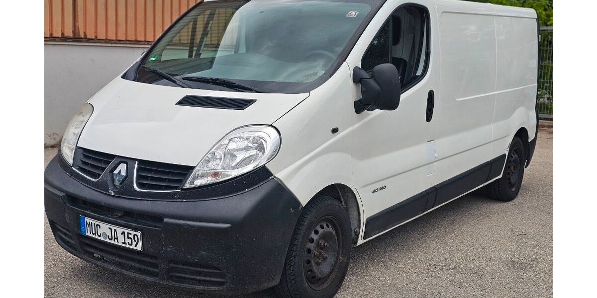 Renault Trafic 175.000 km 2.800 &euro; München 80933