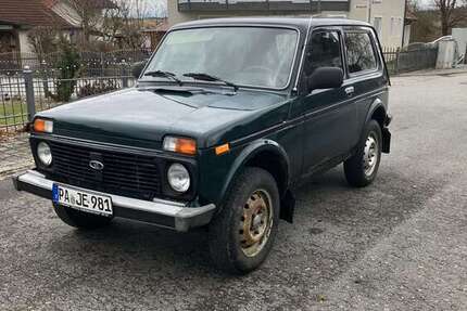 Lada Niva 60.000 km 4.300 &euro; Aidenbach 94501