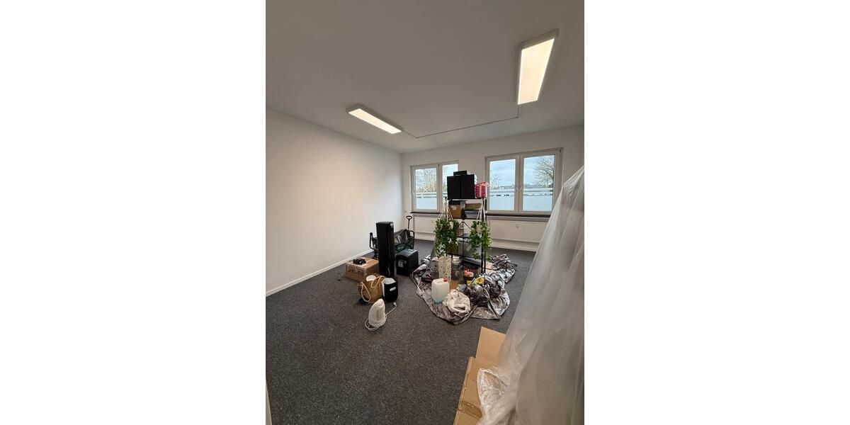 möbliertes Büro, 25-50qm, modernisiert renoviert in Solingen zimmer