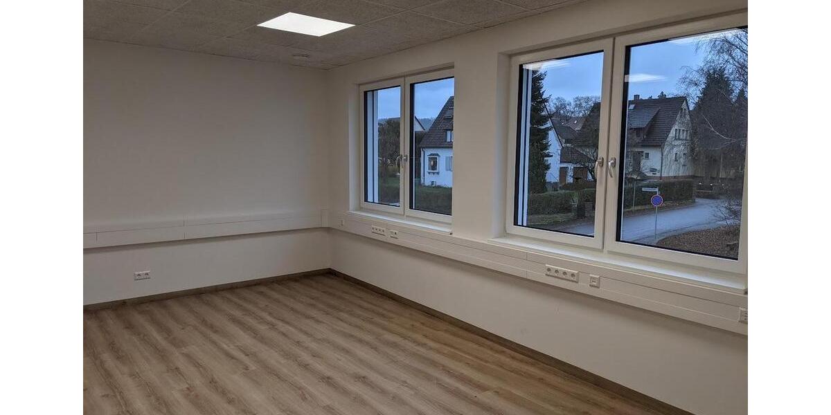 Neu - €8qm - 4 x 275qm oder 1.100qm, Tiefgarage mit 19x E-Ladestationen, Aufzug, Klimatisiert zimmer