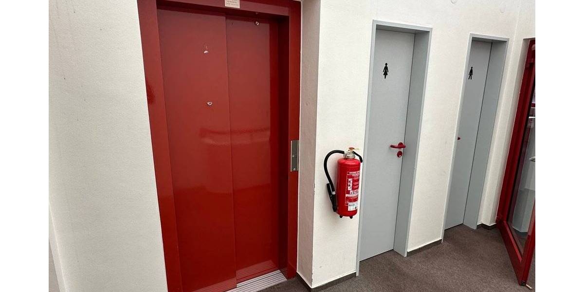 Attraktive Bürofläche im 2. OG eines hochmodernen Fitness- und Gesundheitscenters 8 zimmer