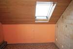 2-Familienhaus + DG-Wohnung mit großem Garten in ruhiger Lage! 8 zimmer