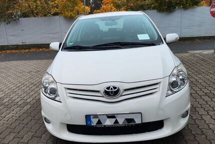 Toyota Auris 166.000 km 5.450 € Nürnberg 90451