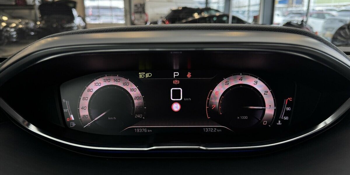 Peugeot 5008 GT Puretech 130 EAT8 1.Hand 7 Sitze 19.369 km 25.420 &euro; Lich 35423