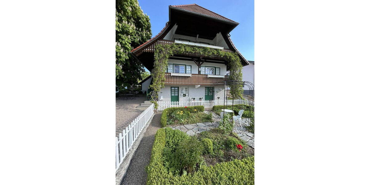 Einfamilienhaus Stühlingen Bettmaringen - 8 Zimmer, 220 m&sup2;, 1.150.000&euro; | Angebot:25718871
