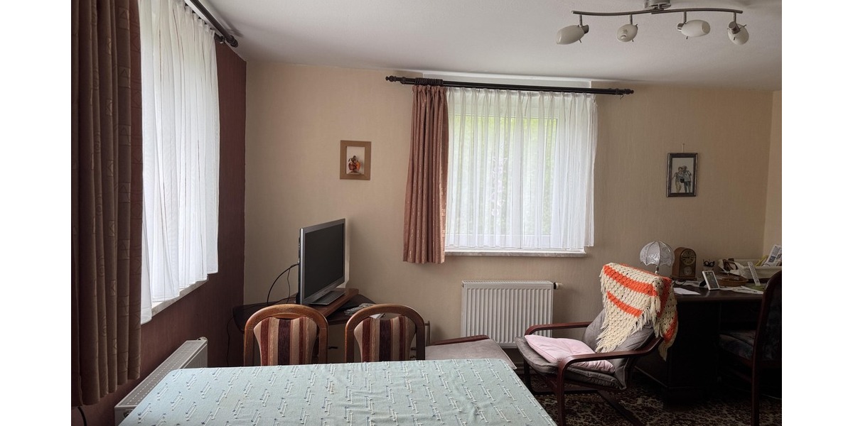 Einfamilienhaus mit großem Grundstück und Doppelgarage in ruhiger Lage! - Einfamilienhaus Hainichen | Angebot:27085381