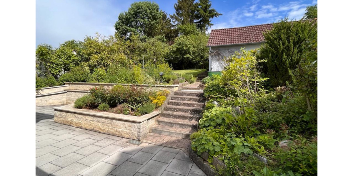 Modernisierte Doppelhaushälfte mit sieben Zimmern 7 zimmer