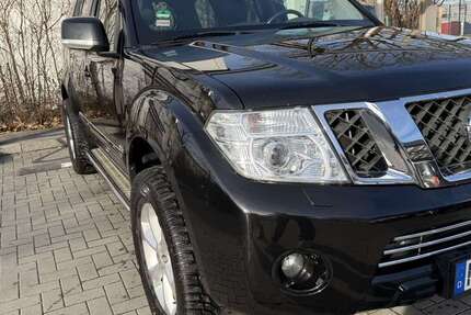Nissan Pathfinder 237.000 km 15.000 &euro; München 80992