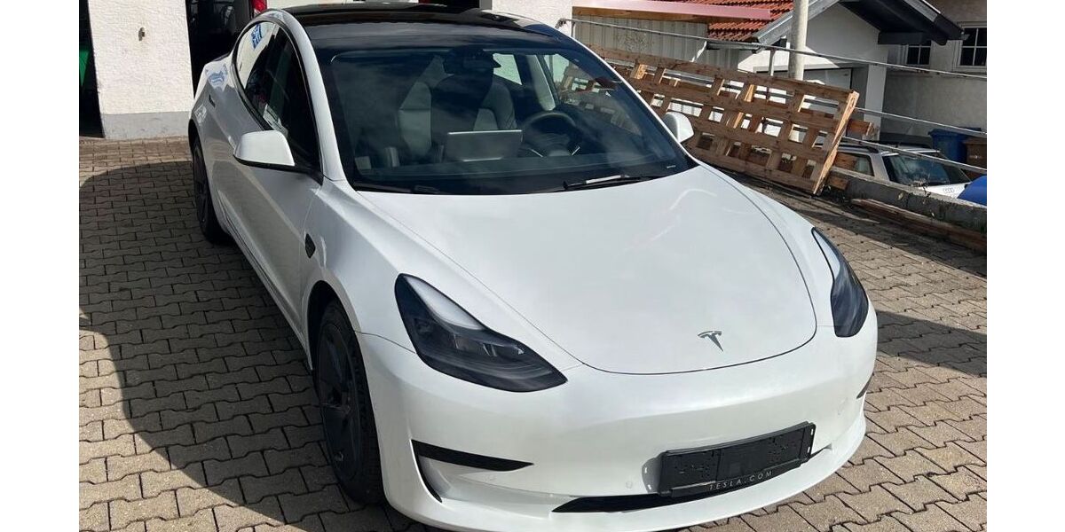 Tesla Model 3 46.000 km 27.990 &euro; Kirchberg/Untermitterdorf 94259