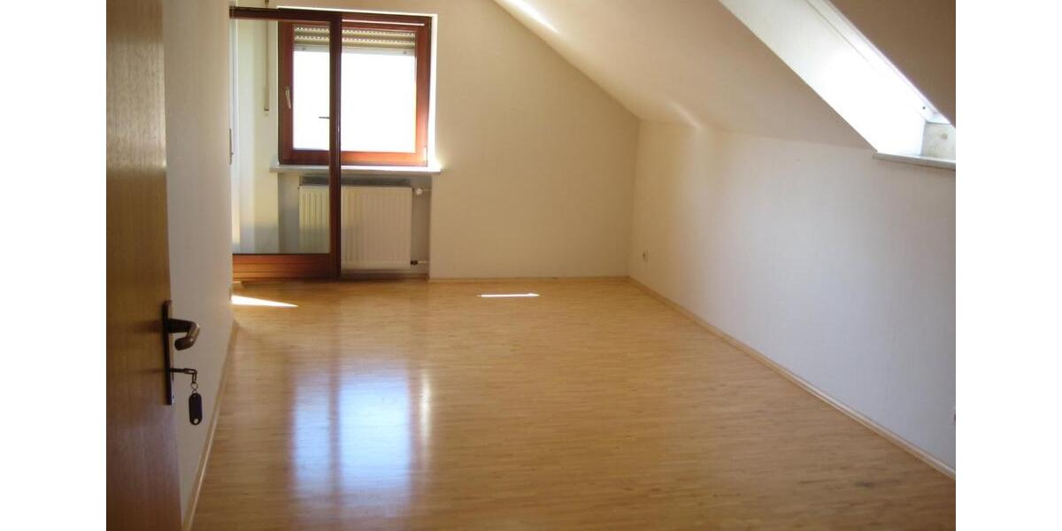 Dachgeschoßwohnung Rothenburg ob der Tauber - 4 Zimmer, 75 m&sup2;, 675&euro; | Angebot:25516269