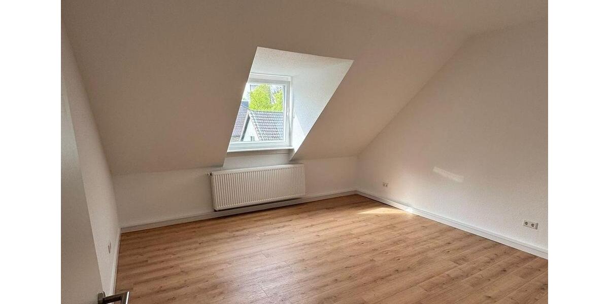 Dachgeschoßwohnung Wesel - 3 Zimmer, 90 m&sup2;, 990&euro; | Angebot:26321936