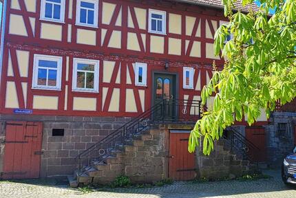 Haus Homberg (Ohm) - 8 Zimmer, 155 m&sup2;, 1.240&euro; | Angebot:26339629