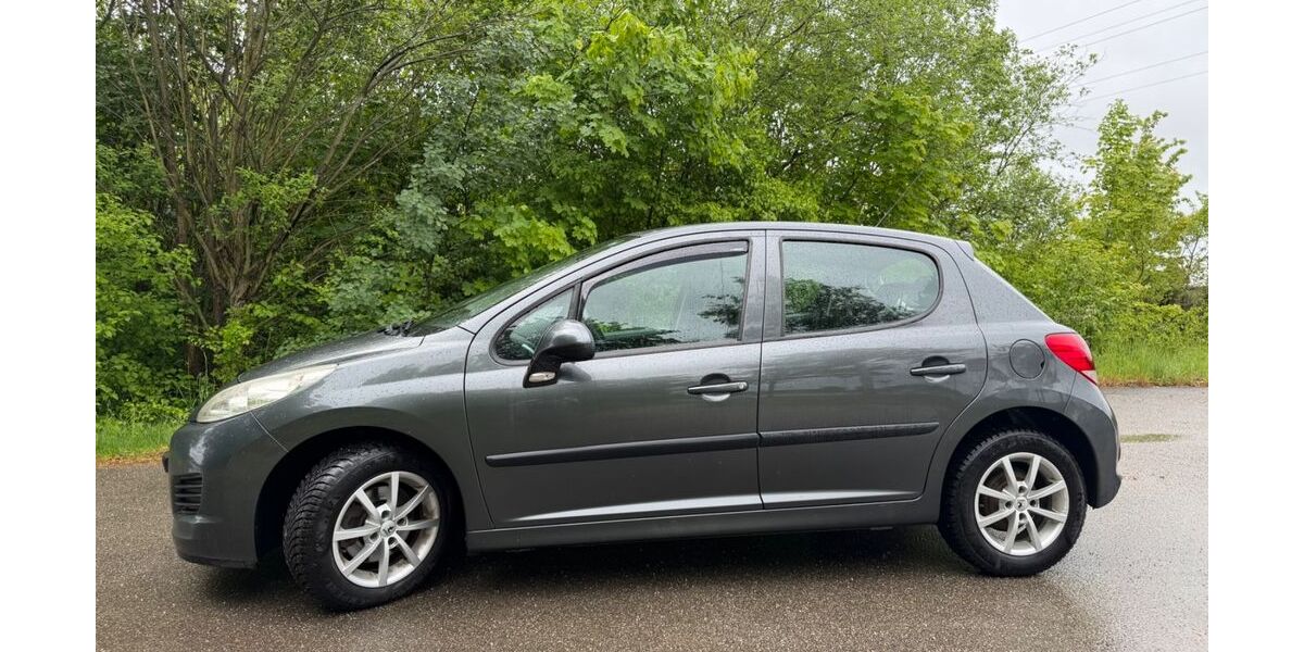 Peugeot 207 121.851 km 3.500 &euro; München 81245