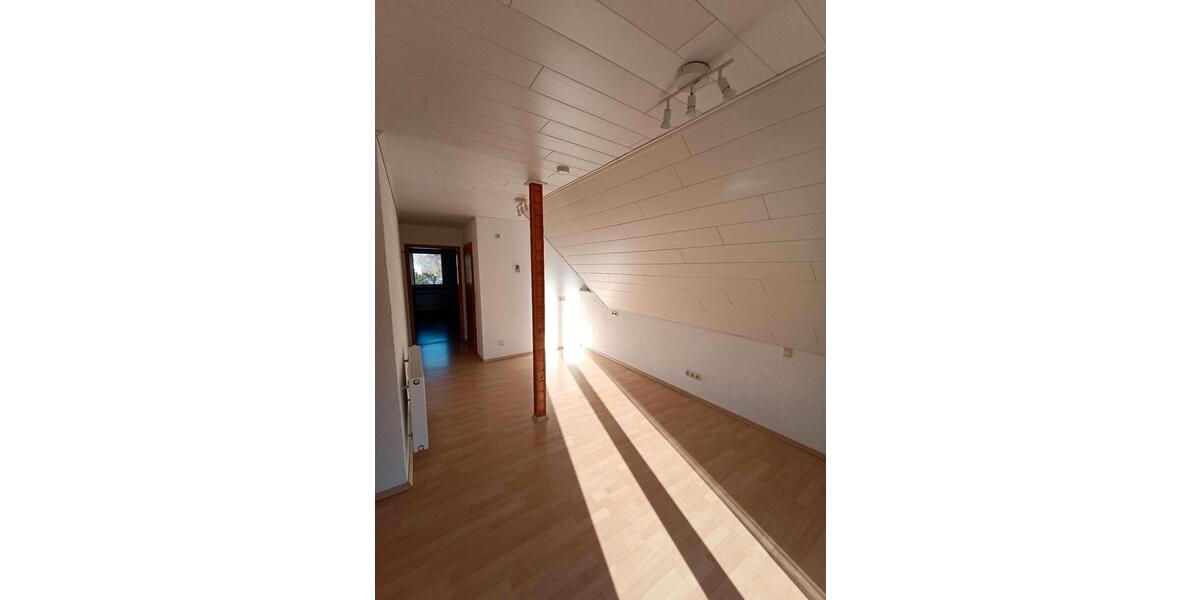 Dachgeschoßwohnung Bad Staffelstein - 3 Zimmer, 70 m&sup2;, 450&euro; | Angebot:25332307