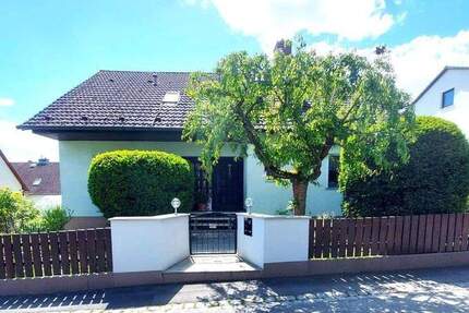 Haus Cadolzburg - 9 Zimmer, 245 m&sup2;, 659.000&euro; | Angebot:25143118