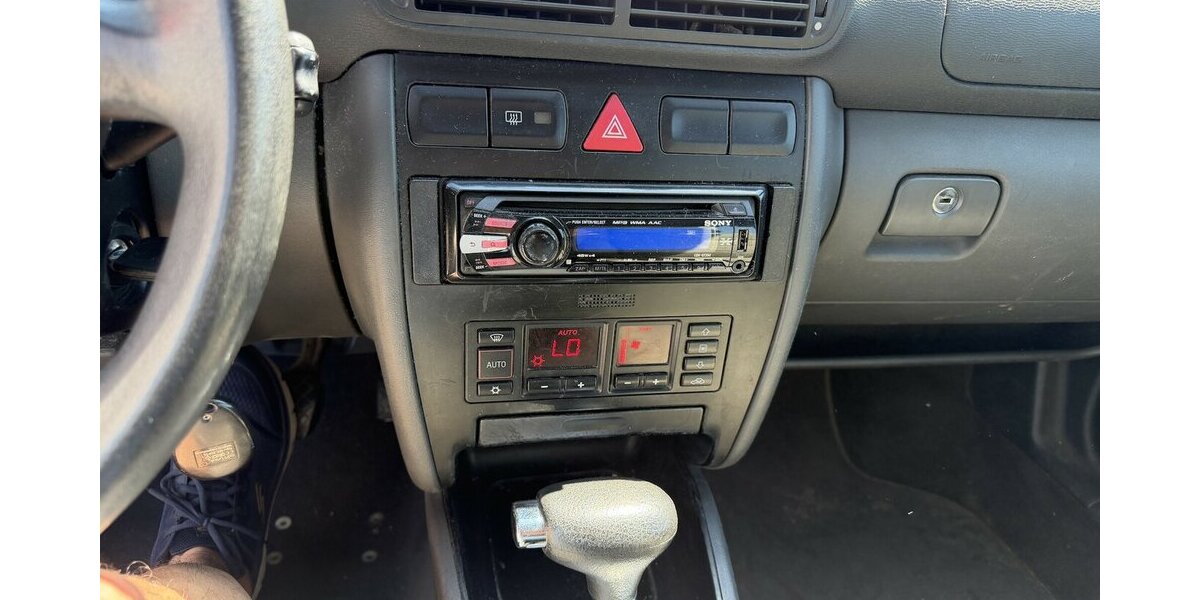 Audi A3 1.6i Attraction Automatik Klima PDC 224.000 km 1.590 &euro; Altdorf 84032