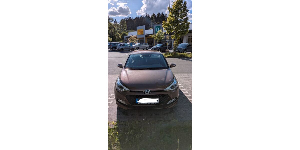 Hyundai i20 102.500 km 7.999 &euro; Bad Schwalbach 65307