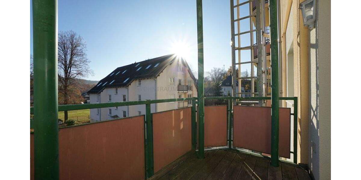 Geräumige, helle 4-Raum-Wohnung mit Balkon und Pkw-Stellplatz 4 zimmer