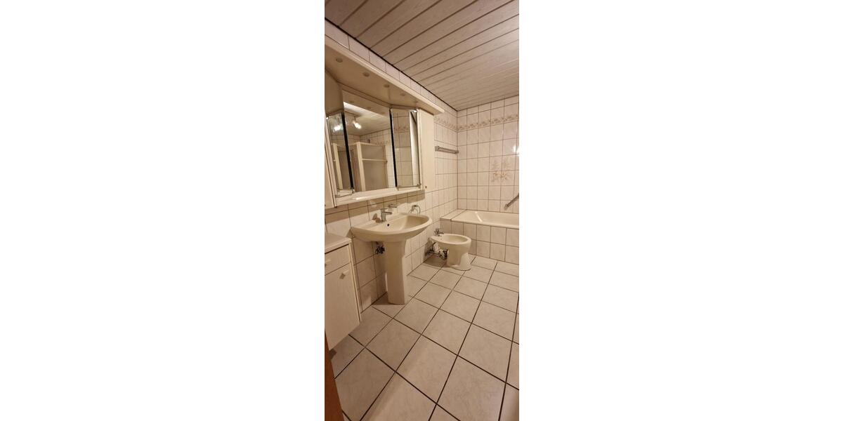 Voll-Möbilierte Wohnung mit Kachelofen 140qm in Bessenbach 2 zimmer