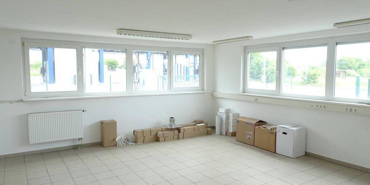 Gewerbehalle mit Büro ideal als Werkstatt- oder Lagerfläche im Nord-Osten von Herzogenaurach zimmer